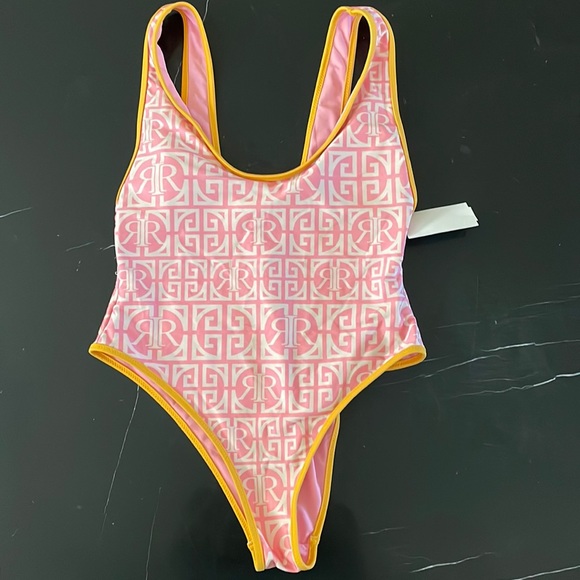 RIVER ISLAND one piece swimsuit Scoop Neck One-Piece Swimsuit
RIVER ISLAND - Picture 2 of 11